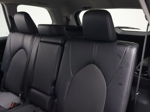 Certified 2024 Toyota Grand Highlander FWD image 18