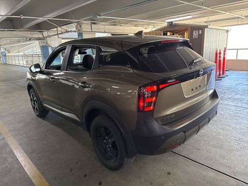 Used 2025 Nissan Kicks SV FWD image 4