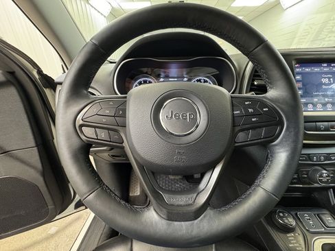 Used 2019 Jeep Cherokee Trailhawk w/ Cold Weather Group image 30