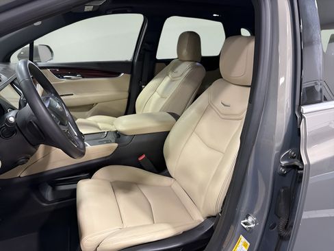 Used 2017 Cadillac XT5 Luxury w/ Driver Awareness Package FWD image 12