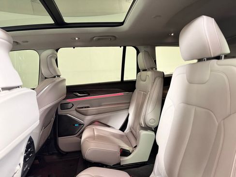 Used 2022 Jeep Grand Cherokee L Overland w/ Luxury Tech Group IV image 22