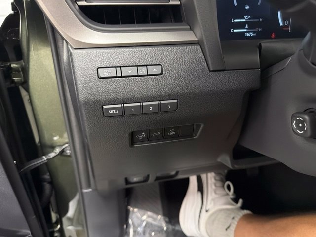 Used 2026 Lexus GX 550 w/ Accessory Package (31) AWD/4WD image 28