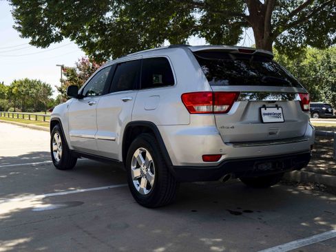 Used 2011 Jeep Grand Cherokee Overland AWD/4WD image 7