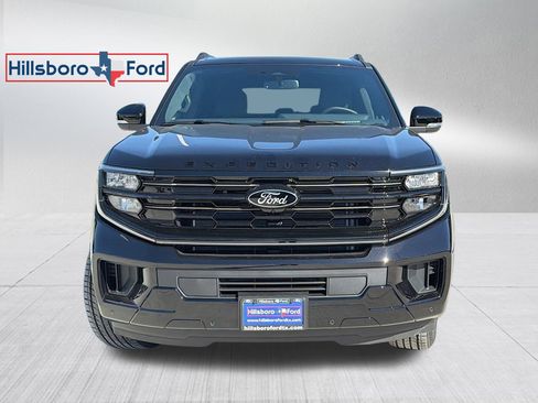 New 2026 Ford Expedition Platinum w/ Stealth Appearance Package AWD/4WD image 2
