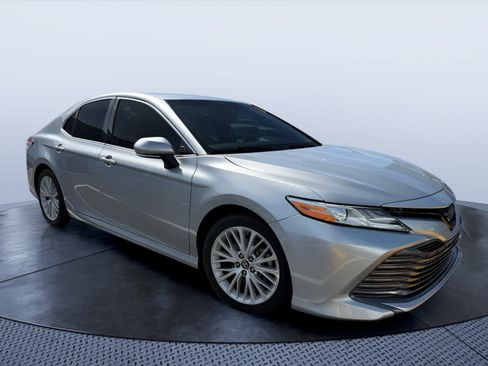 Used 2019 Toyota Camry XLE FWD image 1