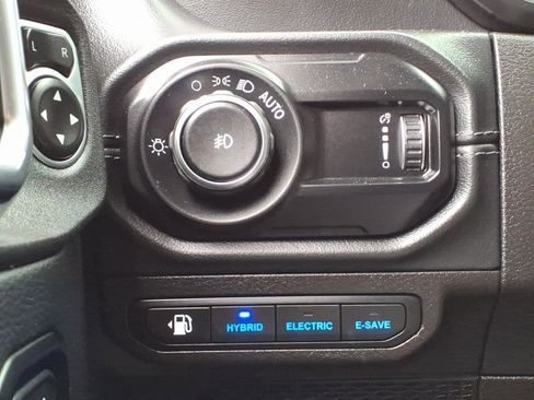 Used 2024 Jeep Wrangler Sahara w/ Technology Group image 23