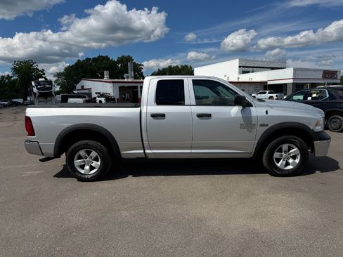 Used 2017 RAM 1500 ST w/ SXT Appearance Group AWD/4WD image 6