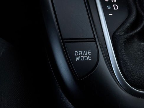 Used 2025 Kia Soul LX w/ LX Technology Package FWD image 22