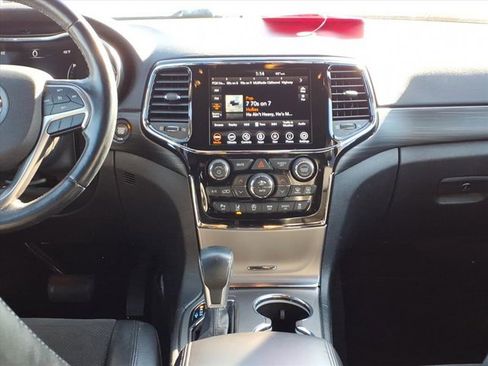 Used 2021 Jeep Grand Cherokee Laredo X image 10