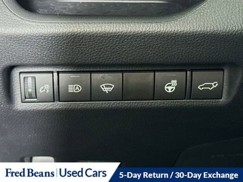 Used 2022 Toyota RAV4 XLE Premium image 10