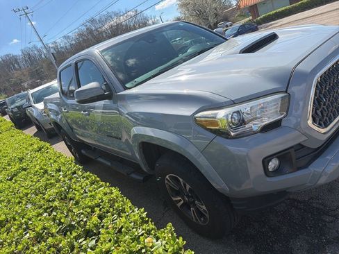 Used 2018 Toyota Tacoma TRD Sport w/ Technology Package image 1