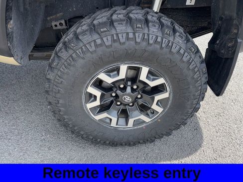 Used 2019 Toyota Tacoma TRD Off-Road image 9