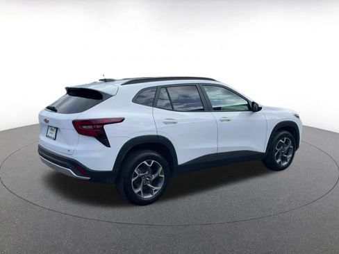 Used 2025 Chevrolet Trax LT image 14