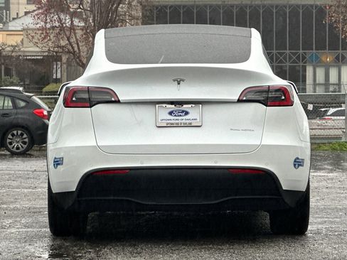 Used 2021 Tesla Model Y Long Range image 5