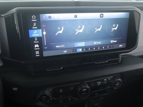 Used 2024 Jeep Gladiator Sport image 23