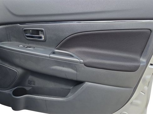 Used 2025 Mitsubishi Outlander Sport LE image 35