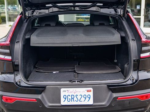 Used 2023 Volvo C40 P8 Recharge Plus w/ Protection Package Premier image 29