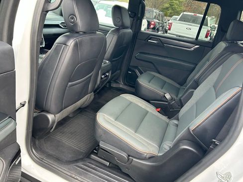 Used 2024 GMC Acadia AT4 w/ Luxury Package image 18