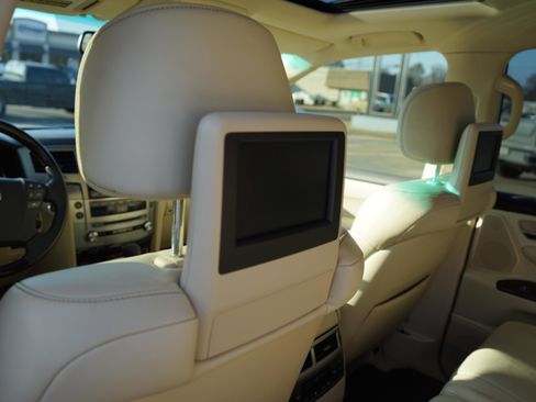 Used 2014 Lexus LX 570 4WD image 24
