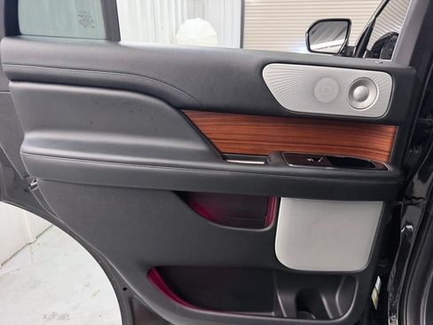 Used 2019 Lincoln Navigator Reserve AWD/4WD image 37