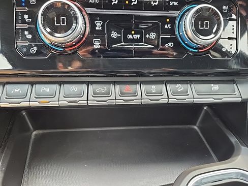Used 2024 GMC Sierra 1500 Denali AWD/4WD image 32