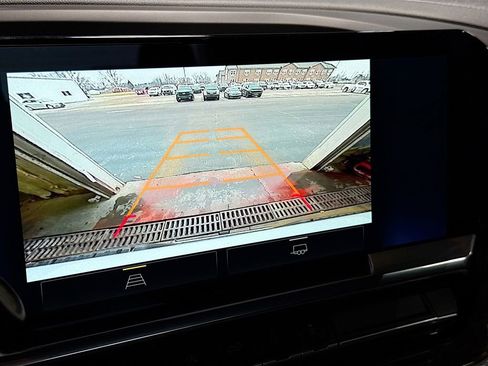 Used 2023 Chevrolet Silverado 1500 LT image 14