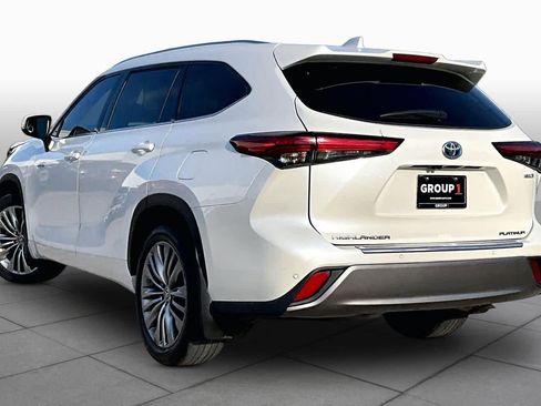 Used 2020 Toyota Highlander Platinum FWD image 12