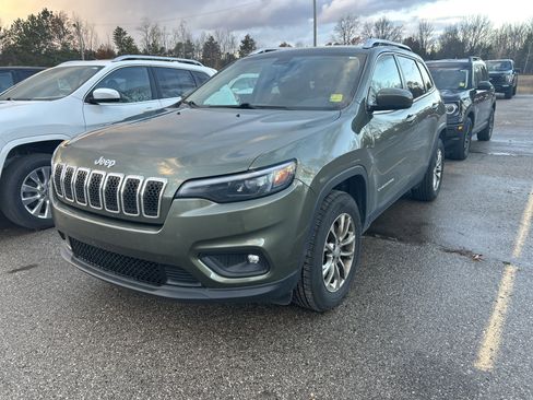 Used 2019 Jeep Cherokee Latitude Plus w/ Cold Weather Group image 4