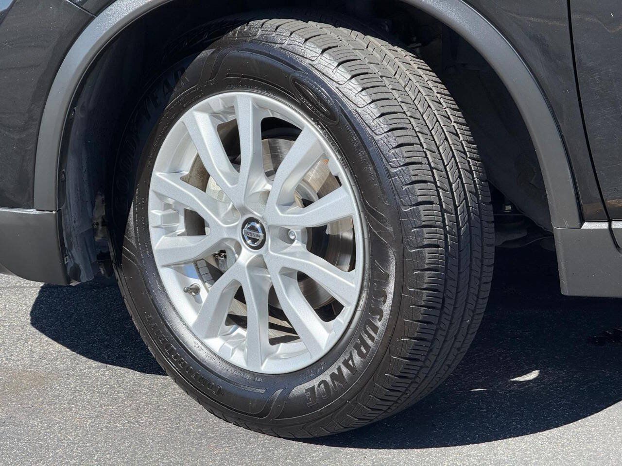 Used 2020 Nissan Rogue S w/ Special Edition Package FWD image 15