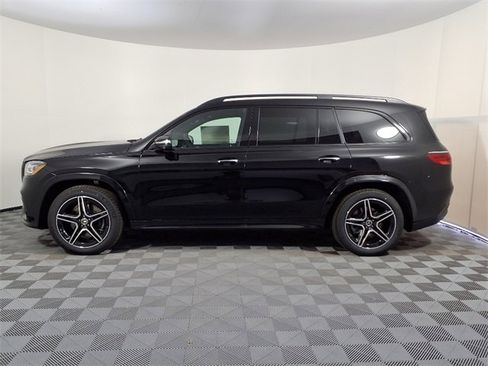 Used 2025 Mercedes-Benz GLS 450 4MATIC image 2