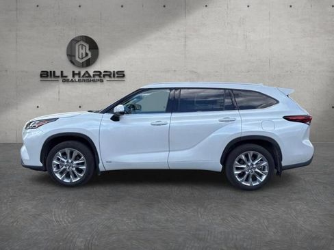 Used 2026 Toyota Highlander Limited AWD/4WD image 2