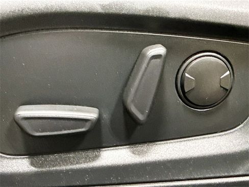 Used 2020 Ford Explorer XLT image 20