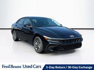 Used 2025 Hyundai Elantra Blue video 1
