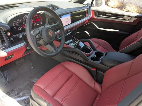 Certified 2026 Porsche Cayenne E-Hybrid AWD/4WD image 4