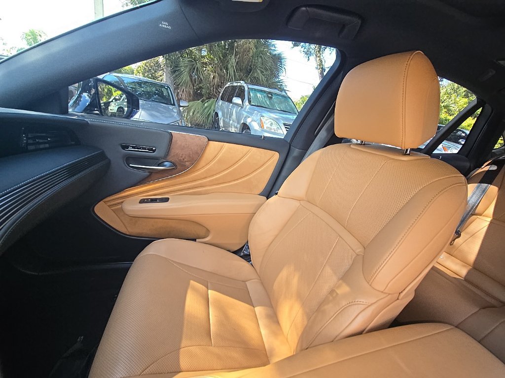 Certified 2024 Lexus LS 500 RWD image 25
