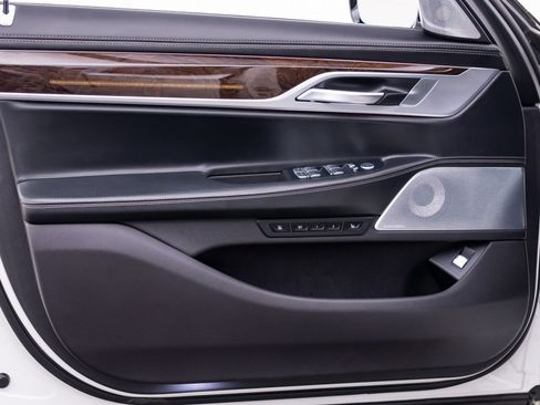 Certified 2022 BMW 750i xDrive AWD/4WD image 14
