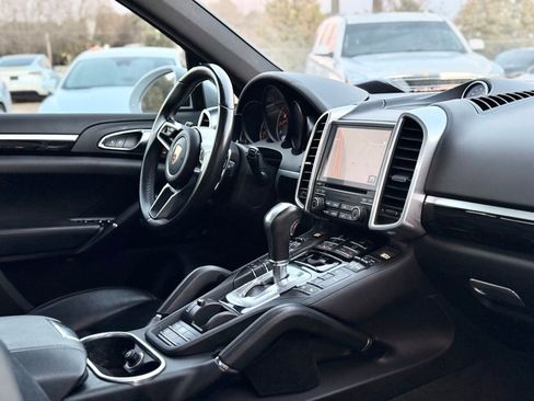 Used 2018 Porsche Cayenne image 23