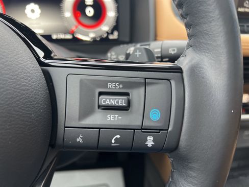 Used 2022 Nissan Rogue Platinum w/ Head-Up Display Package image 14