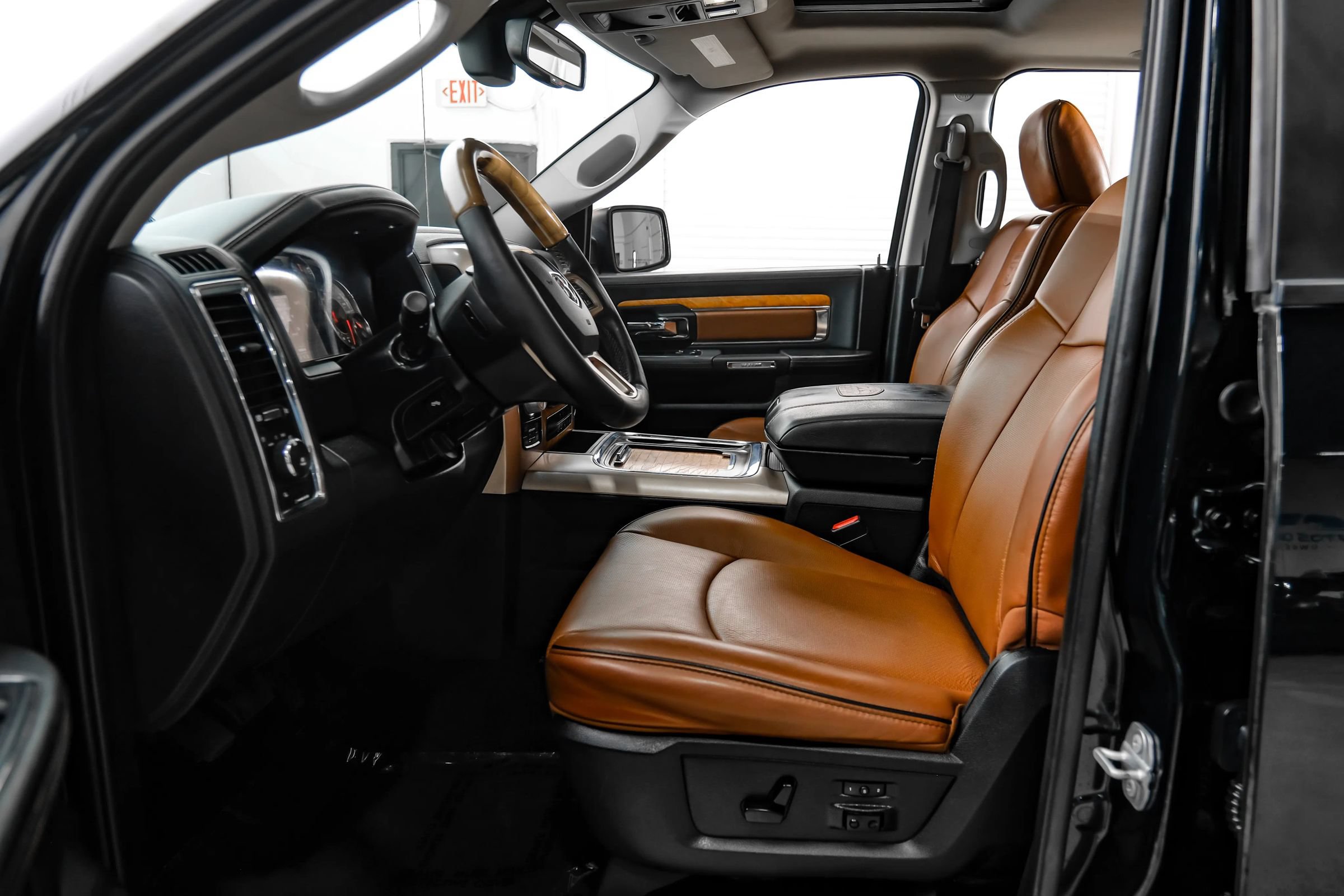 Used 2016 RAM 1500 Laramie Longhorn w/ Convenience Group AWD/4WD image 45
