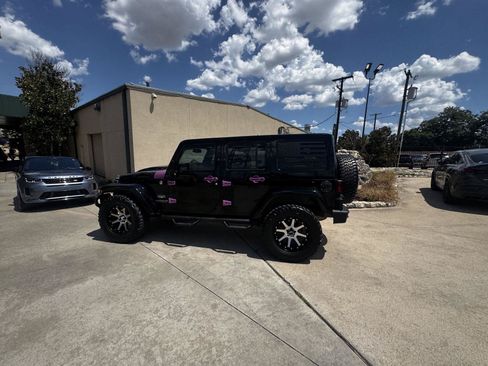 Used 2015 Jeep Wrangler Unlimited Sahara w/ Connectivity Group AWD/4WD image 2