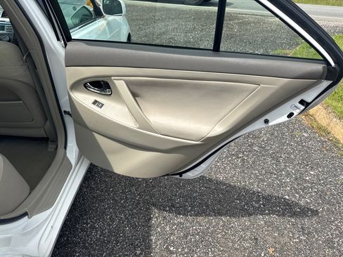Used 2010 Toyota Camry image 14