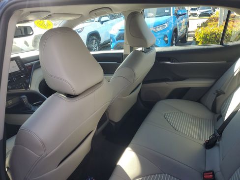 Used 2023 Toyota Camry SE image 12