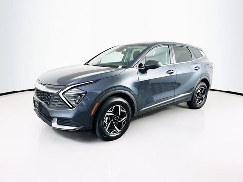 Used 2025 Kia Sportage LX image 3