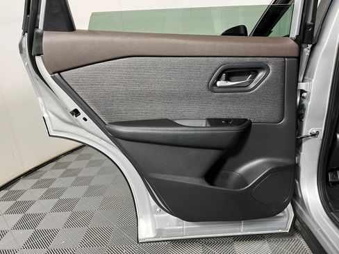 Used 2023 Nissan Rogue SV image 23