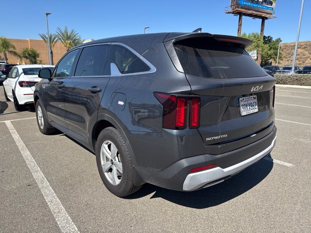 Used 2025 Kia Sorento LX FWD image 3