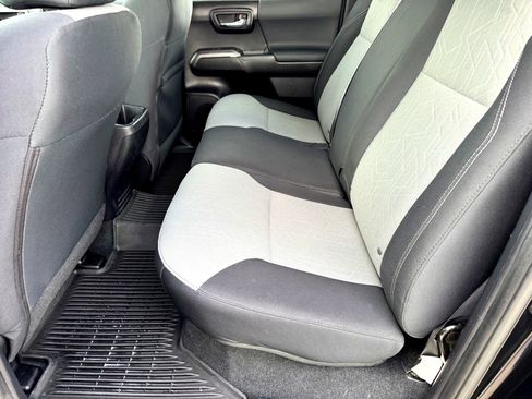 Used 2021 Toyota Tacoma TRD Sport w/ Technology Package image 16