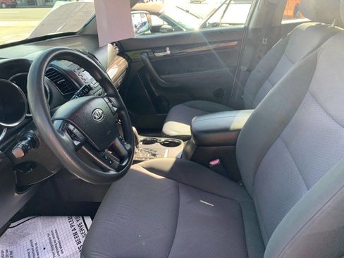 Used 2013 Kia Sorento LX FWD image 13