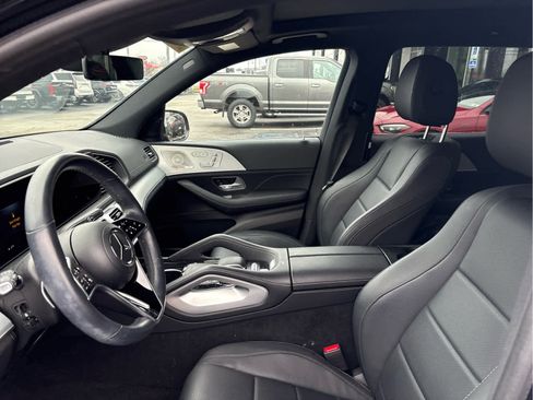 Used 2024 Mercedes-Benz GLS 450 4MATIC image 9