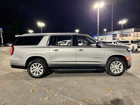 Used 2025 Chevrolet Suburban Premier image 5
