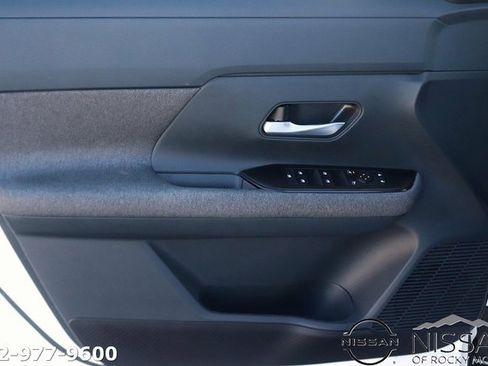 Used 2025 Nissan Kicks SV w/ Charging Package image 9